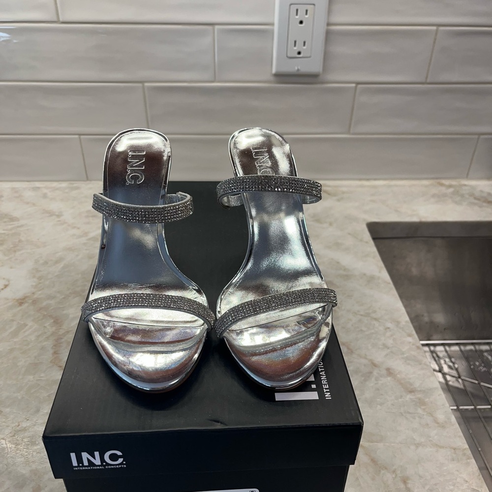 INC- international concepts heels- never worn